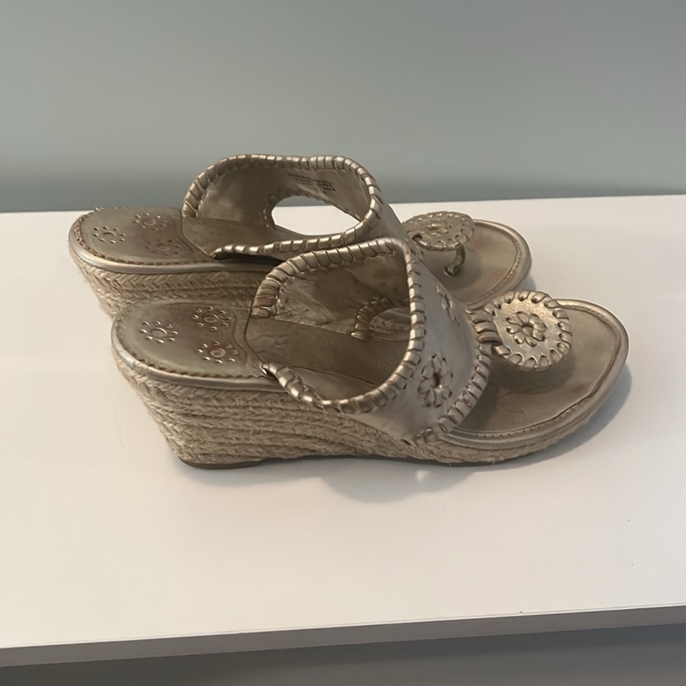 Platinum wedge-heeled Jack Rogers sandals - Picture 3 of 6